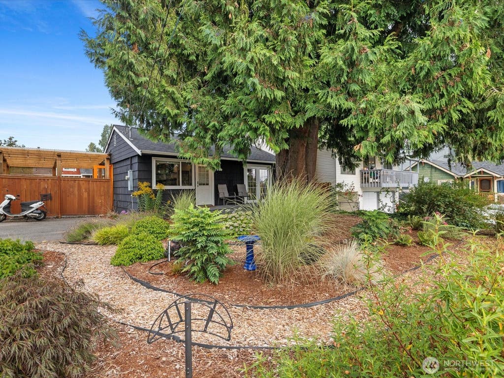 Photo of 7559 19th Avenue SW, Seattle, WA 98106 (MLS # 2568464)
