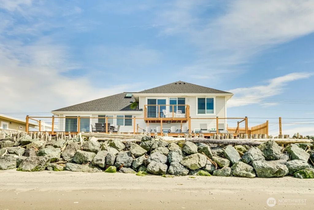 Photo of 2585 West Beach Road, Oak Harbor, WA 98277 (MLS # 2482517)