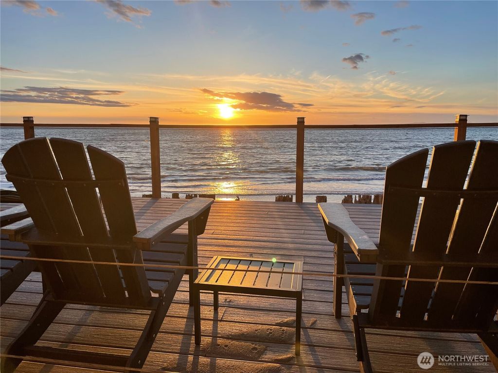 Photo of 2585 West Beach Road, Oak Harbor, WA 98277 (MLS # 2482517)