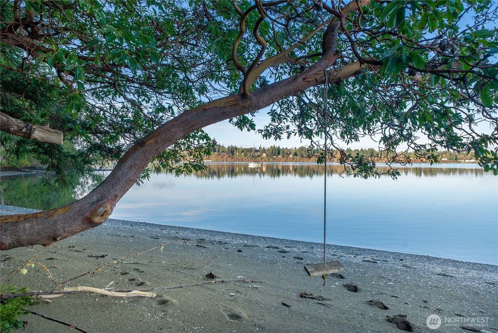 Photo of 7626 78th Loop NW, Olympia, WA 98502 (MLS # 2490019)