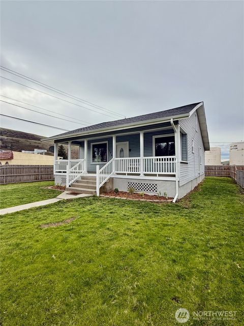 Photo of 109 N Cherry Street, Dayton, WA 99328 (MLS # 2497583)