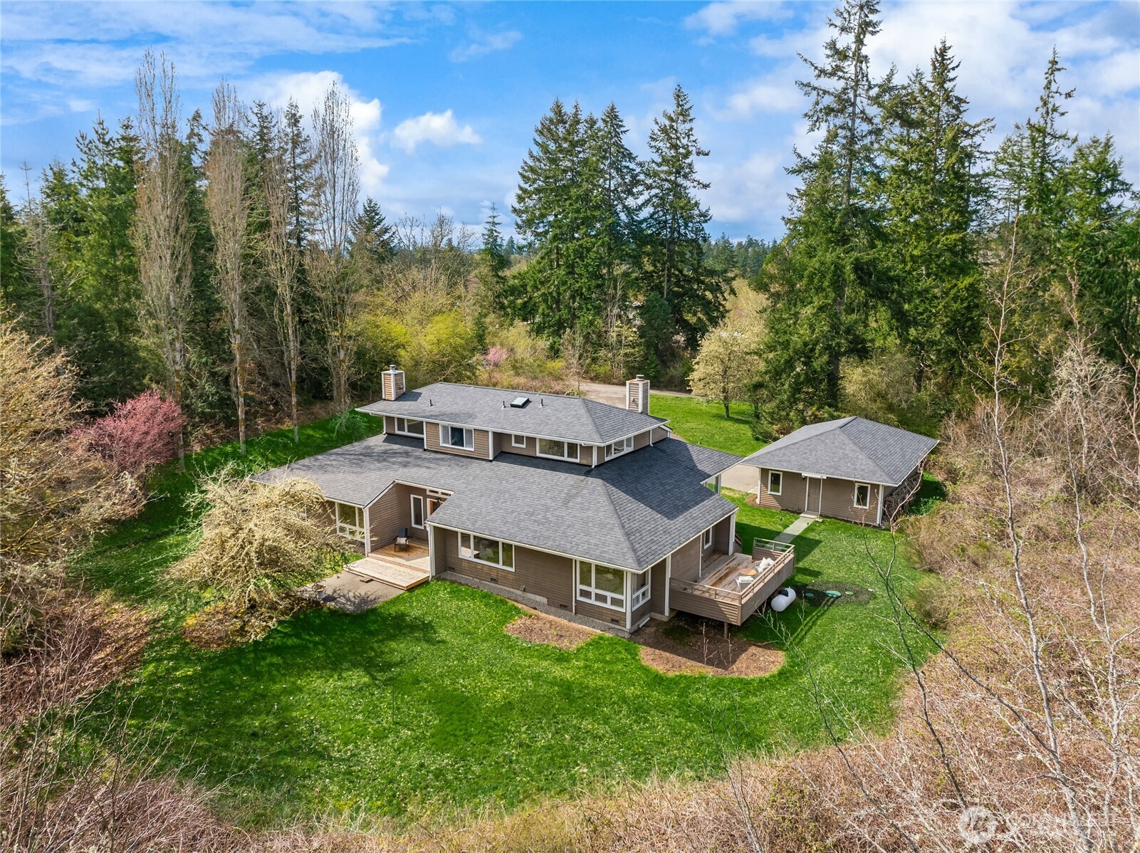 10123 NE Kitsap Street