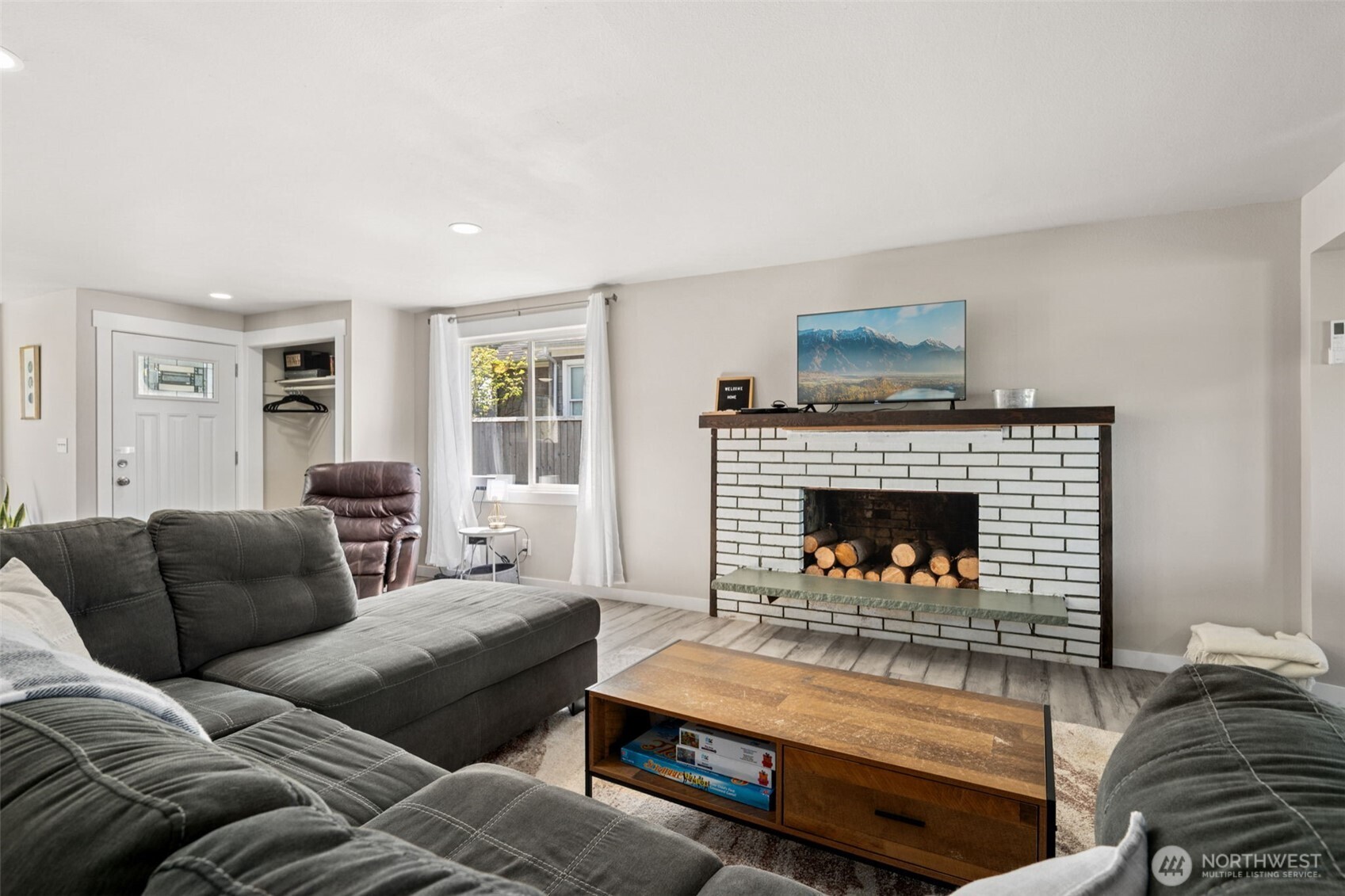 34 4th Street S