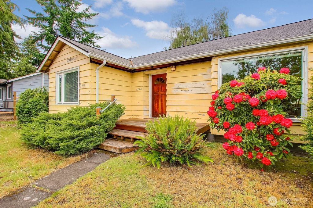 Photo of 1224 SW 158th Street, Burien, WA 98166 (MLS # 2530860)