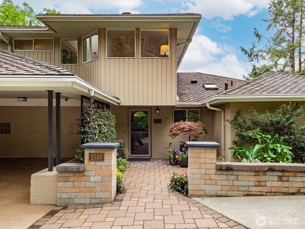 Photo of 2530 Mount Claire Drive S, Seattle, WA 98144 (MLS # 2511889)