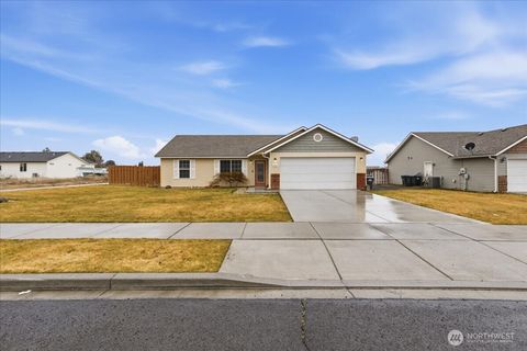 Photo of 1101 W Luta Street, Moses Lake, WA 98837 (MLS # 2484426)