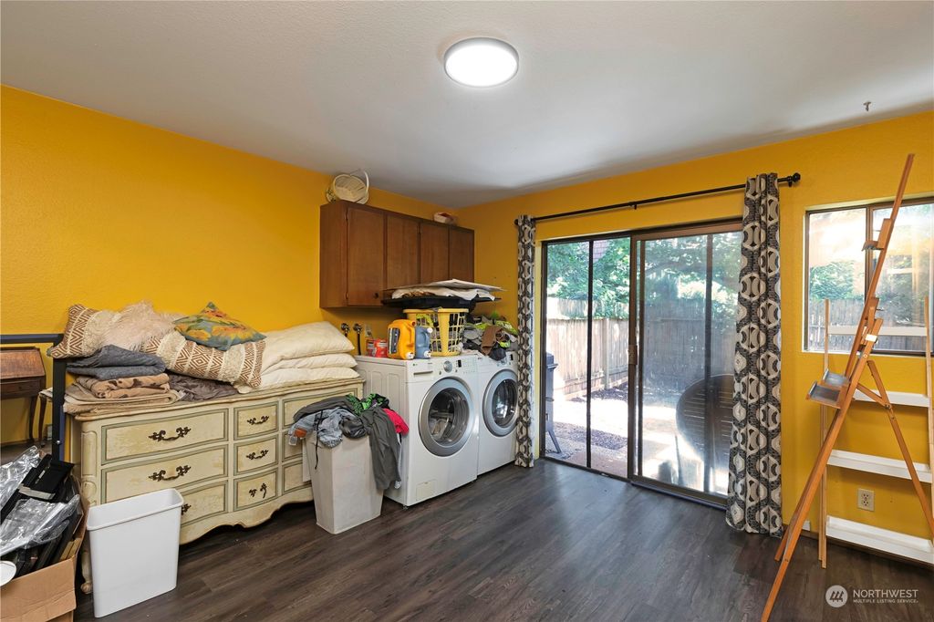 Photo of 1514 Nob Hill Avenue N, Seattle, WA 98109 (MLS # 2298540)