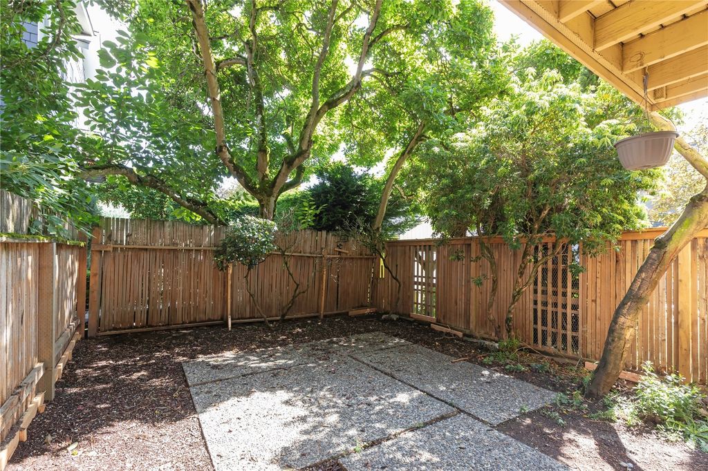 Photo of 1514 Nob Hill Avenue N, Seattle, WA 98109 (MLS # 2298540)