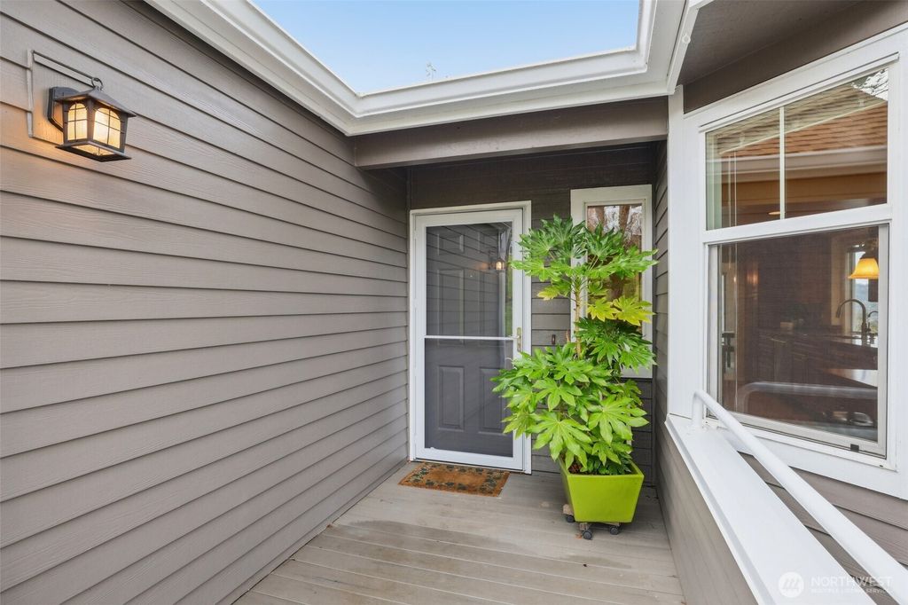 Photo of 4243 Providence Point Drive SE #2100, Issaquah, WA 98029 (MLS # 2344777)