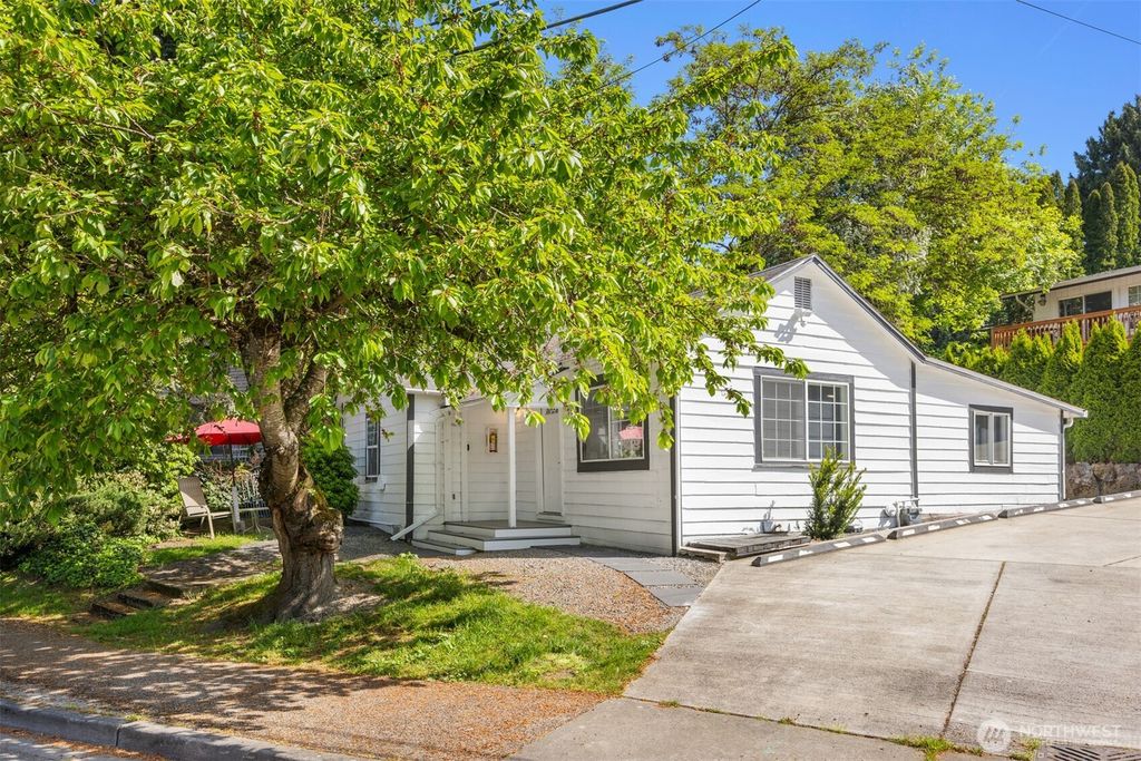Photo of 11438 99th Place NE, Kirkland, WA 98033 (MLS # 2524747)
