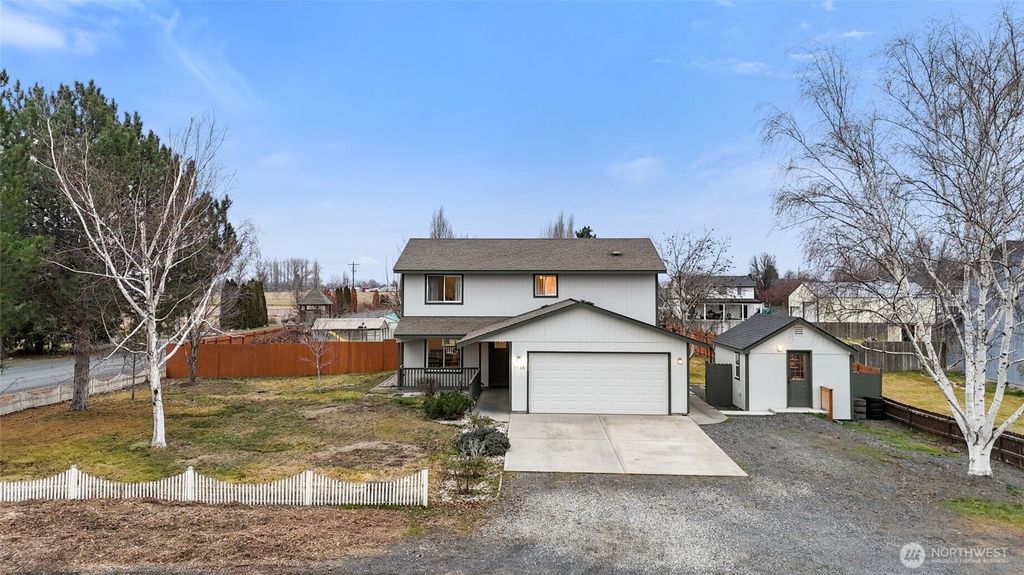 Photo of 7735 McBee Street NE, Moses Lake, WA 98837 (MLS # 2472005)