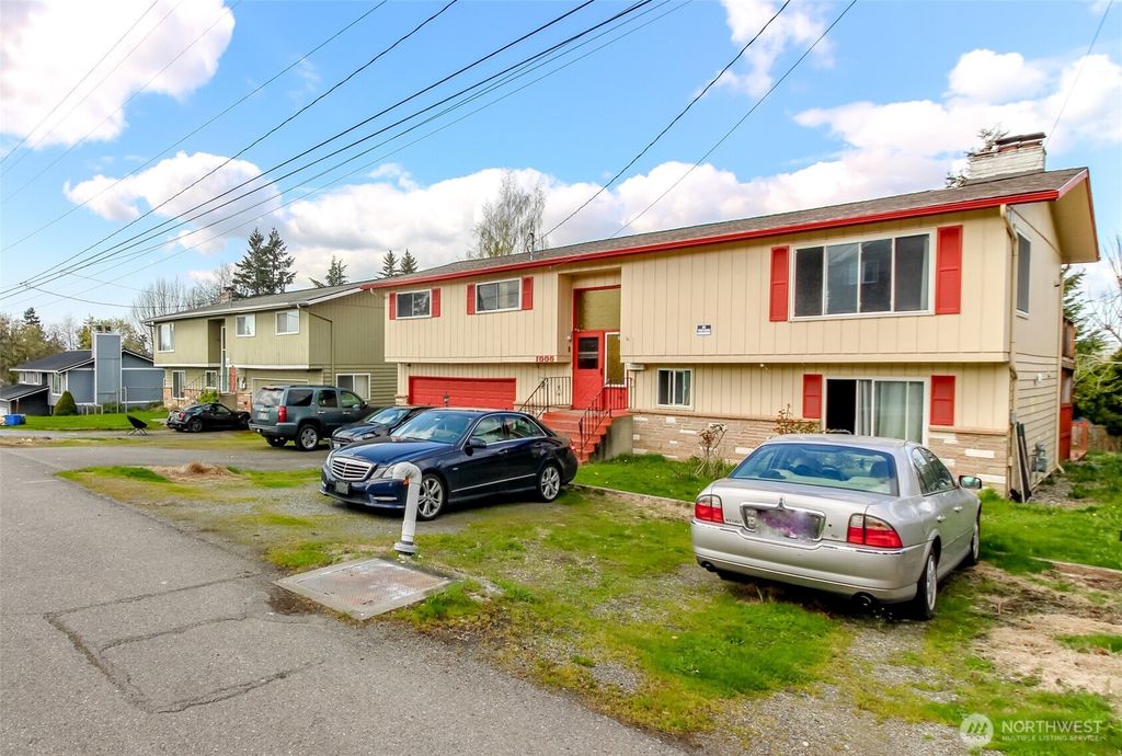 Photo of 1005 E Guiberson Street, Kent, WA 98030 (MLS # 2354124)