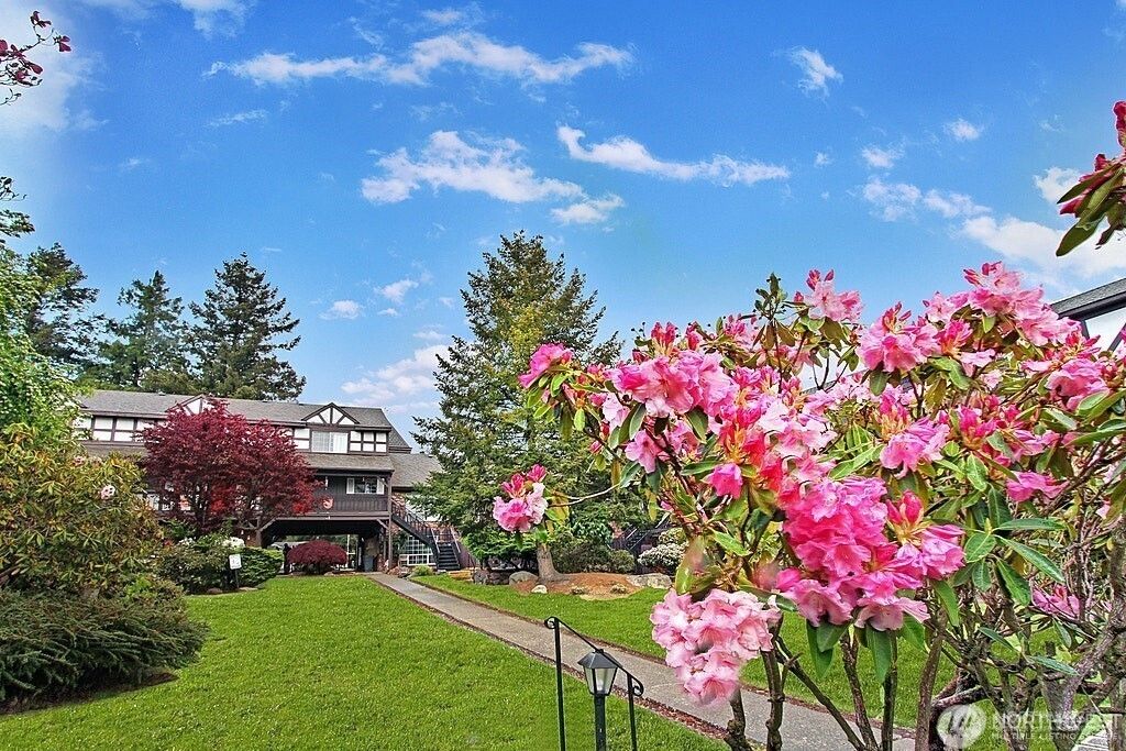 Photo of 3425 S 176th St St #277, SeaTac, WA 98188 (MLS # 2355589)