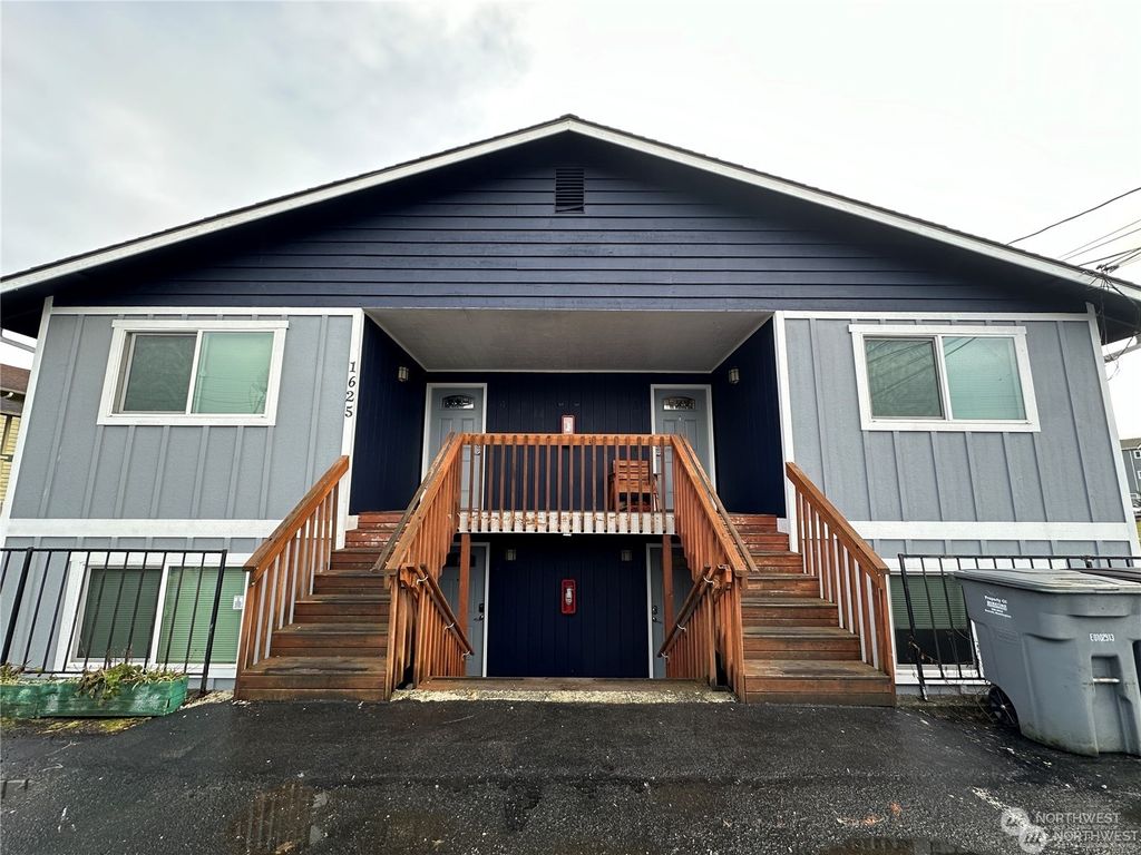 Photo of 1625 Chestnut Street #1-4, Everett, WA 98201 (MLS # 2270542)