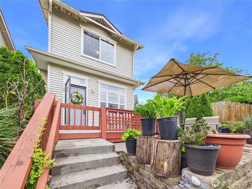 Photo of 1108 S 207th Street, SeaTac, WA 98198 (MLS # 2563400)