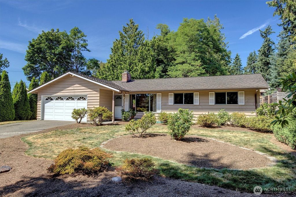 Photo of 130 NE 156th Street, Shoreline, WA 98155 (MLS # 2415090)