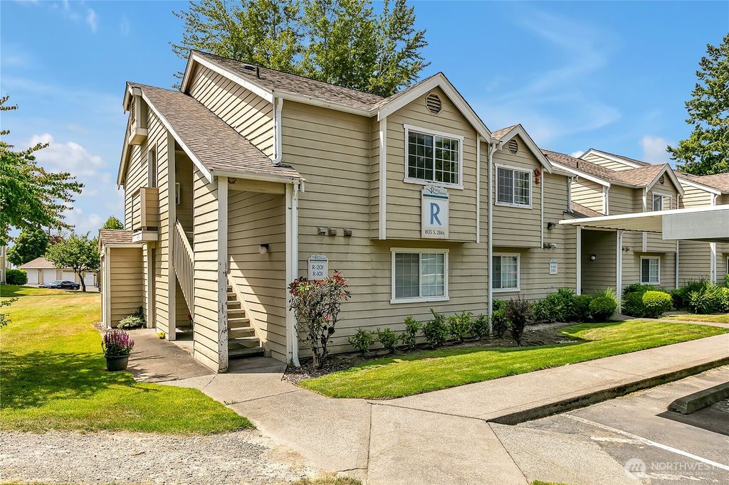 Photo of 1835 S 286th Lane #R201, Federal Way, WA 98003 (MLS # 2391618)
