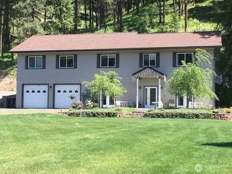 Photo of 76 A/B Oak Orchard Lane, Leavenworth, WA 98826 (MLS # 2440989)