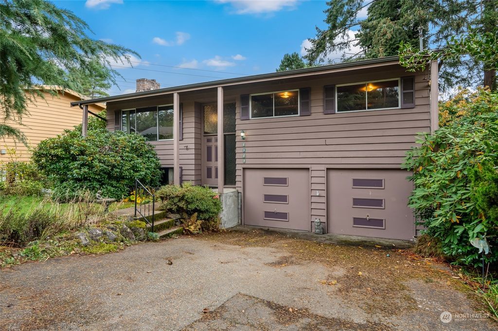 Photo of 2529 NE 203rd Street, Shoreline, WA 98155 (MLS # 2304596)