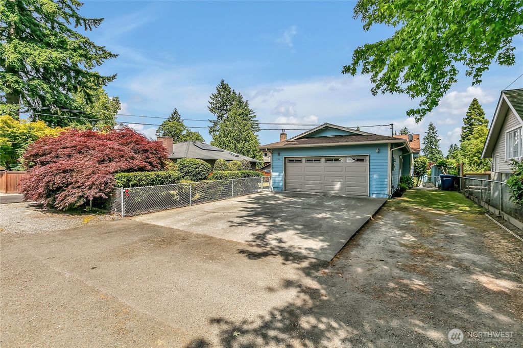 Photo of 15442 21 Avenue SW, Burien, WA 98166 (MLS # 2389749)