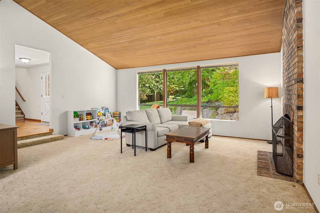 Photo of 19516 SE 23rd Street, Sammamish, WA 98075 (MLS # 2584560)