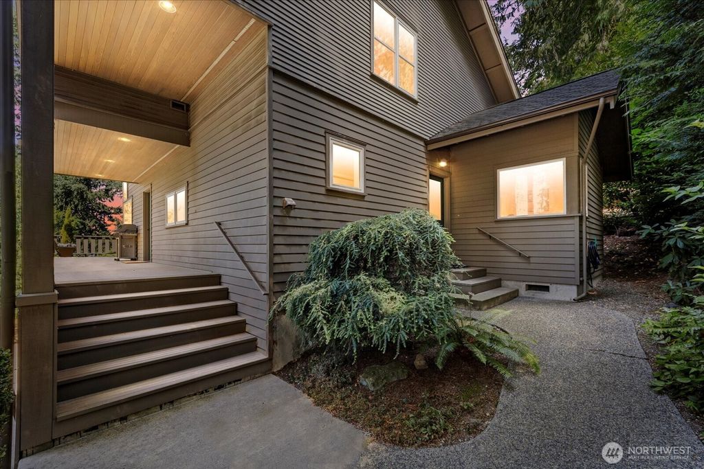 Photo of 7104 NE 118th Street, Kirkland, WA 98034 (MLS # 2413832)