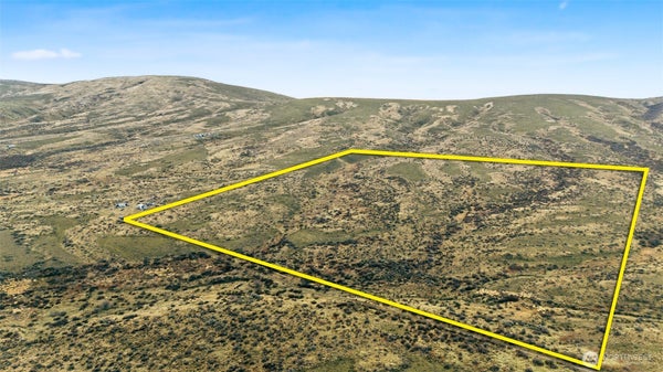 ADDRESS PRIVATE, COWICHE, WA 98923 - Image e888c20c1122f2dae61c12c2b4046819/4108717605