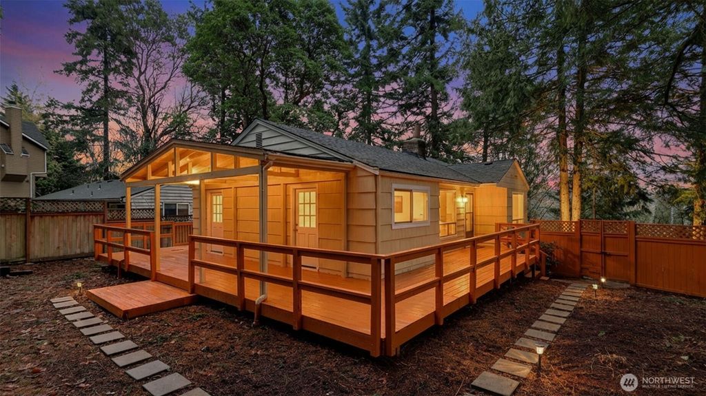 Photo of 13909 4th Avenue NE, Seattle, WA 98125 (MLS # 2459286)