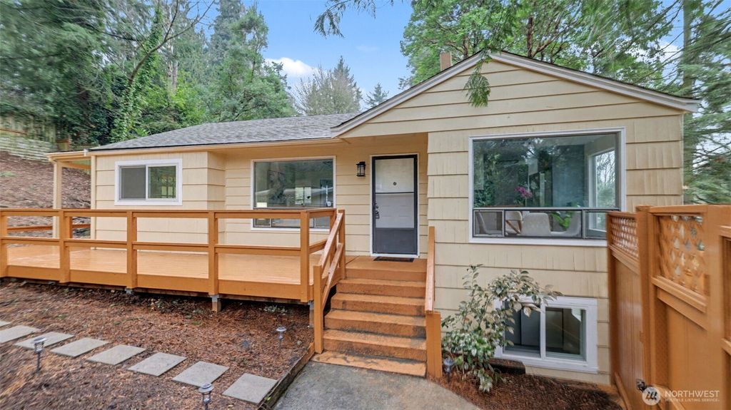 Photo of 13909 4th Avenue NE, Seattle, WA 98125 (MLS # 2459286)