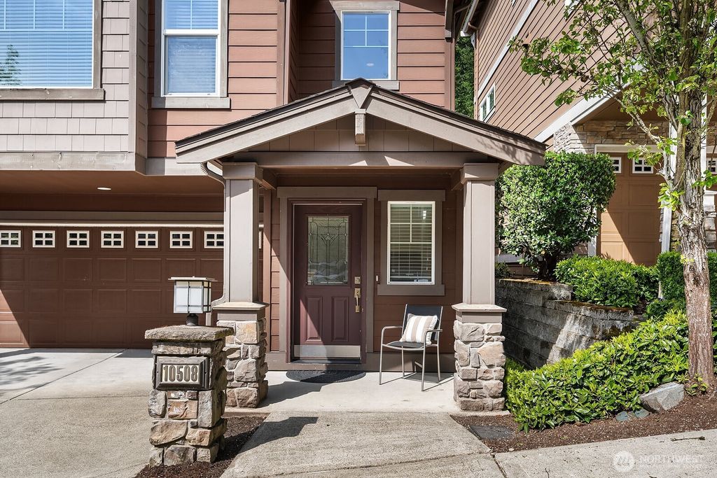 Photo of 10508 SE 10th Court, Bellevue, WA 98004 (MLS # 2511101)