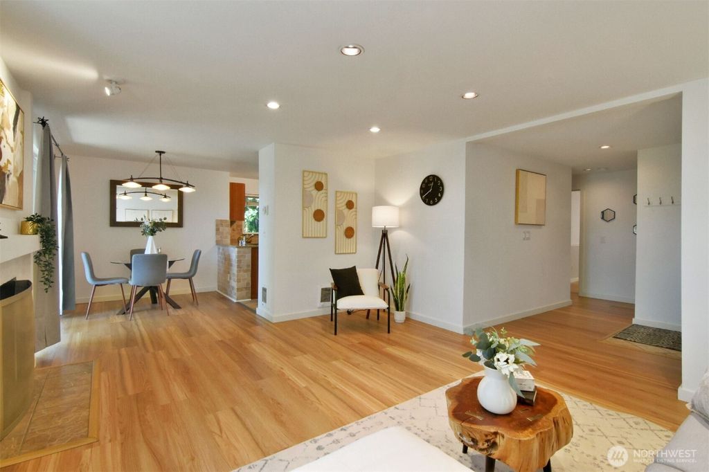 Photo of 13021 SE 38th Street #J8, Bellevue, WA 98006 (MLS # 2406905)