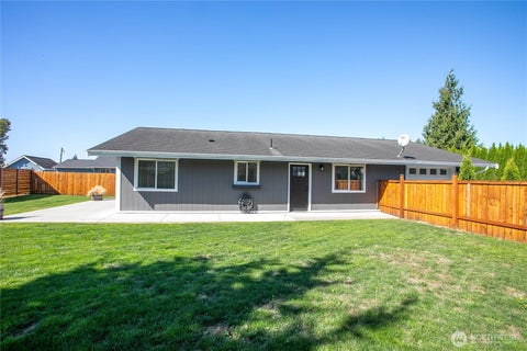 Photo of 213 Noble Street, Sumas, WA 98295 (MLS # 2584112)