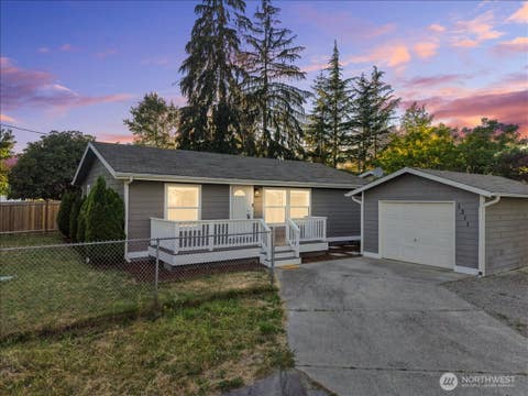 Photo of 1311 104th St E ST, Tacoma, WA 98445 (MLS # 2479324)
