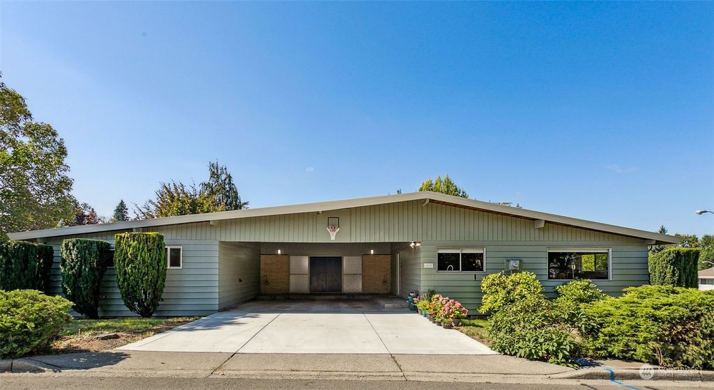 Photo of 14717 59th Avenue S, Tukwila, WA 98168 (MLS # 2165054)