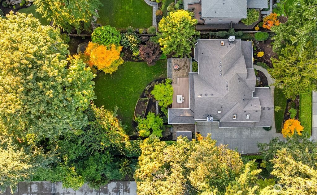 Photo of 10475 SE 23rd Street, Bellevue, WA 98004 (MLS # 2447780)