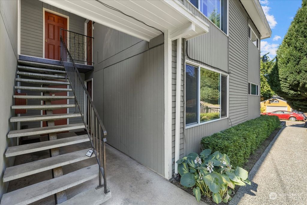 Photo of 9015 9th Avenue SW, Seattle, WA 98106 (MLS # 2256250)