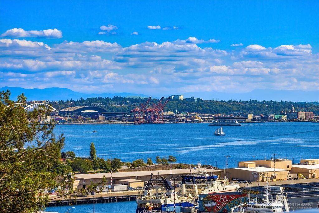 Photo of 2344 W Plymouth Street #B, Seattle, WA 98199 (MLS # 2423936)
