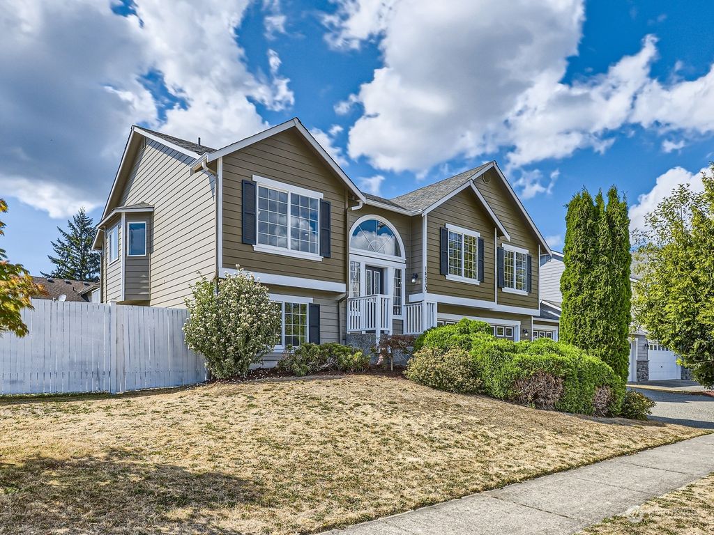 Photo of 14230 14th Avenue W, Lynnwood, WA 98087 (MLS # 2150634)