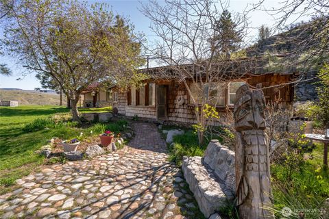 Photo of 20 Washington Creek Road, Chelan, WA 98816 (MLS # 2359800) Photo of 20 Washington Creek Road, Chelan, WA 98816 (MLS # 2359800)