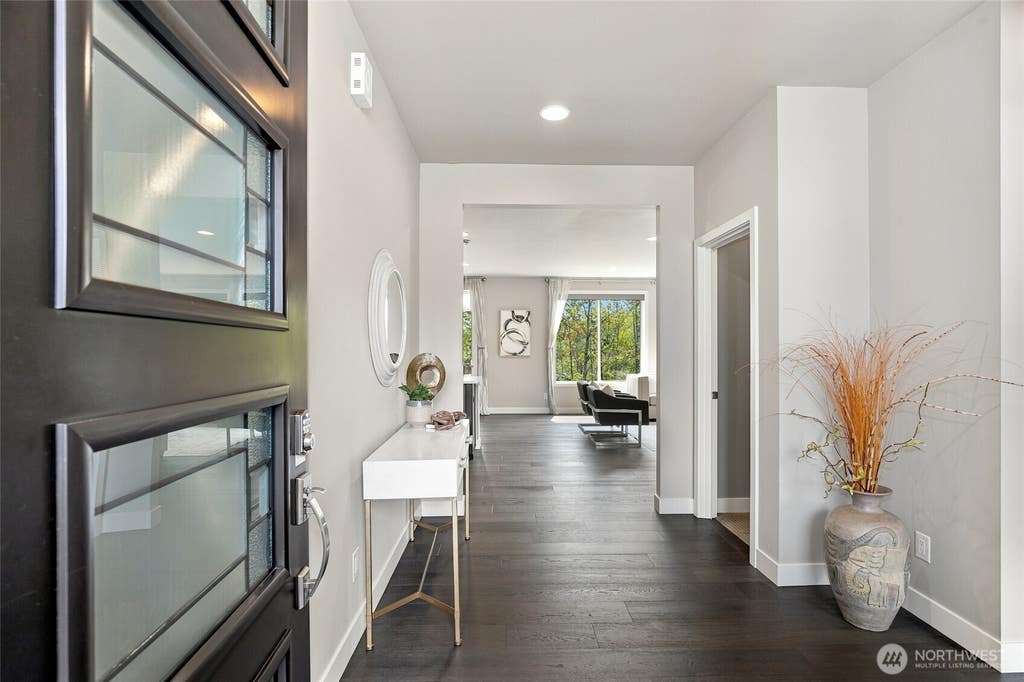 Photo of 13415 NE 128th Place, Kirkland, WA 98034 (MLS # 2564841)