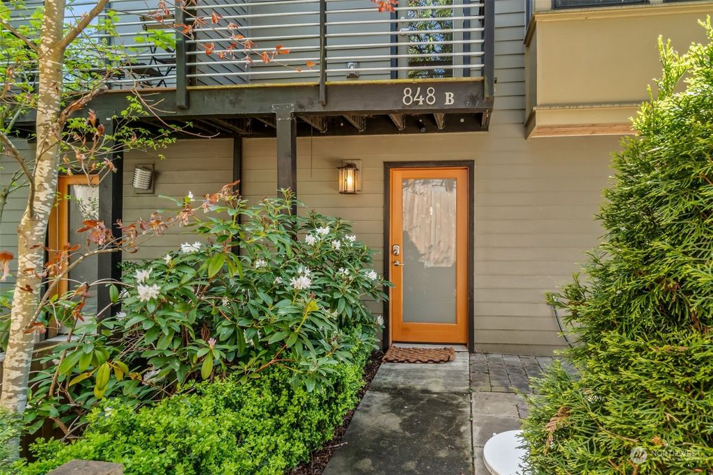 Photo of 848 NW 50th St #B, Seattle, WA 98107 (MLS # 2225486)
