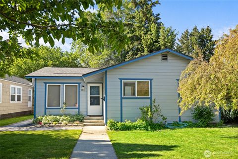 Photo of 804 Seattle Avenue, Ellensburg, WA 98926 (MLS # 2381815)