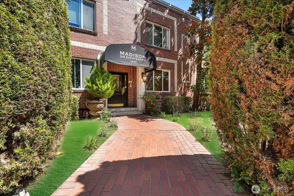 Photo of 1640 18th Ave AVE #6, Seattle, WA 98122 (MLS # 2560514)