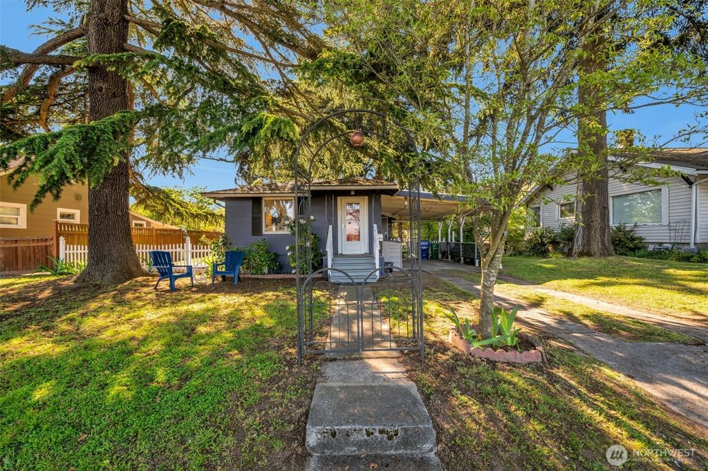 Photo of 8427 30th Avenue SW, Seattle, WA 98126 (MLS # 2516852)