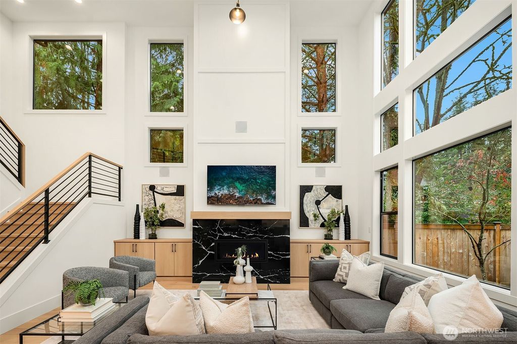 Photo of 9313 129th Avenue NE, Kirkland, WA 98033 (MLS # 2464242)