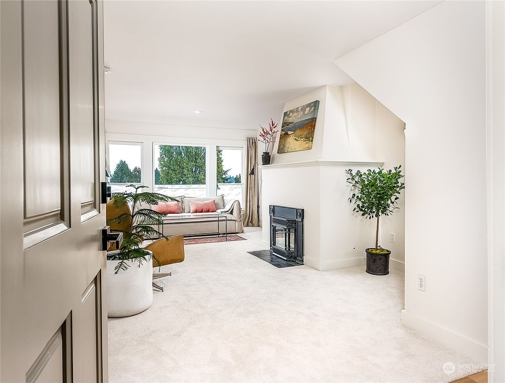 Photo of 515 N 72nd Street #2, Seattle, WA 98103 (MLS # 2174172)