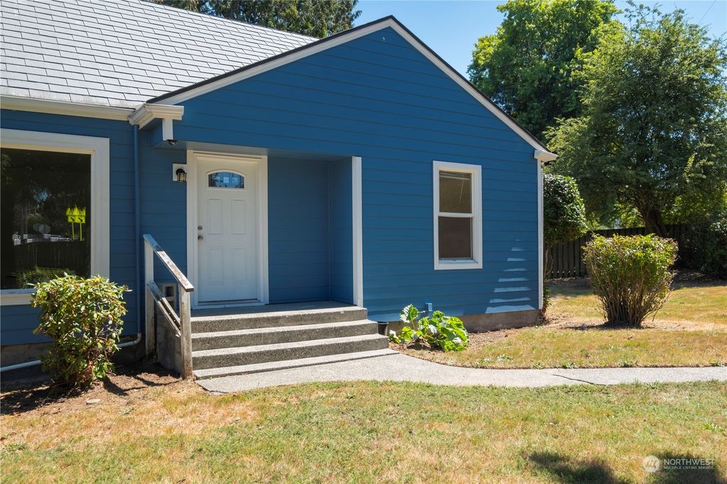 Photo of 13706 34th Avenue S, Tukwila, WA 98168 (MLS # 2149589)