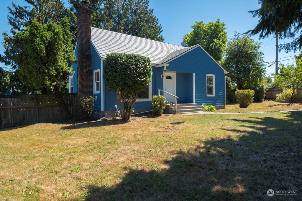 Photo of 13706 34th Avenue S, Tukwila, WA 98168 (MLS # 2149589)