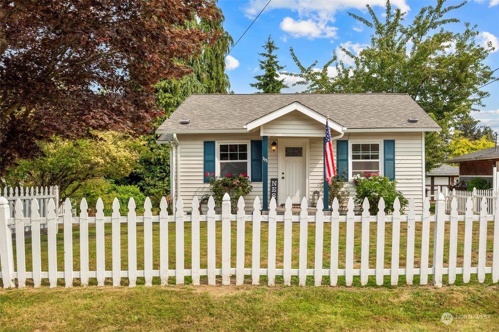 Photo of 115 47th Street SW, Everett, WA 98203 (MLS # 2273672)
