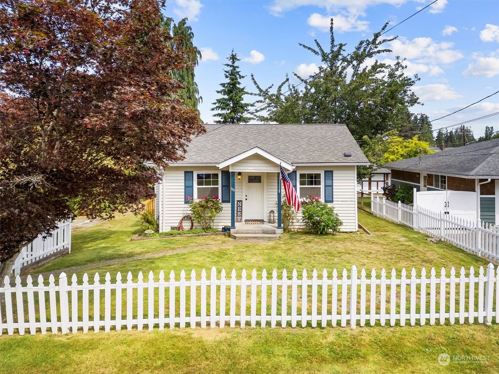 Photo of 115 47th Street SW, Everett, WA 98203 (MLS # 2273672)